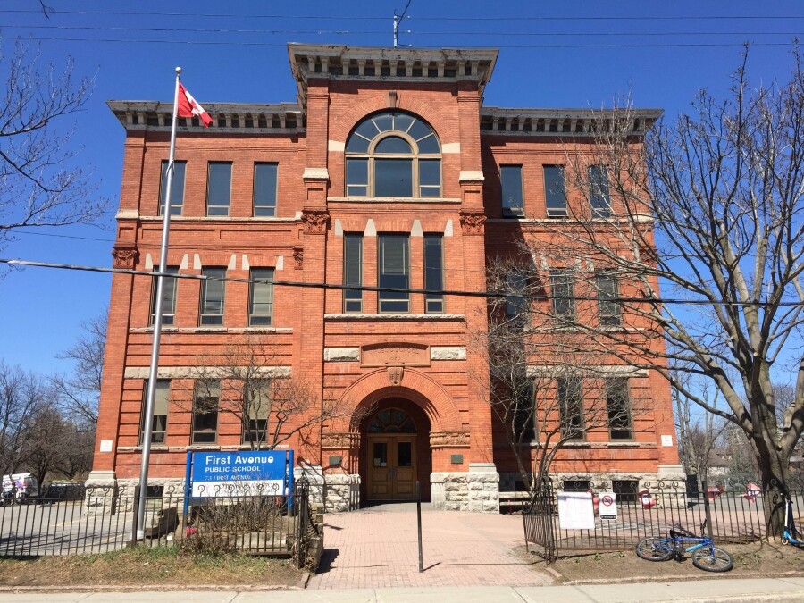 Picture of the front of First Avenue Public School